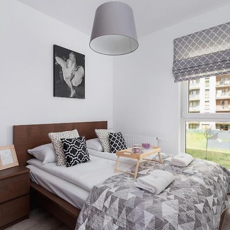 Krowodrza Apartment Premium With Balcony By Renters Prestige Cracóvia Exterior foto